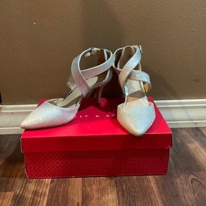 Kelly & Katie, Silver Heels